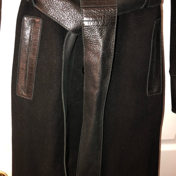 Ladies wool coat with leather trim - Picture 7 of 8